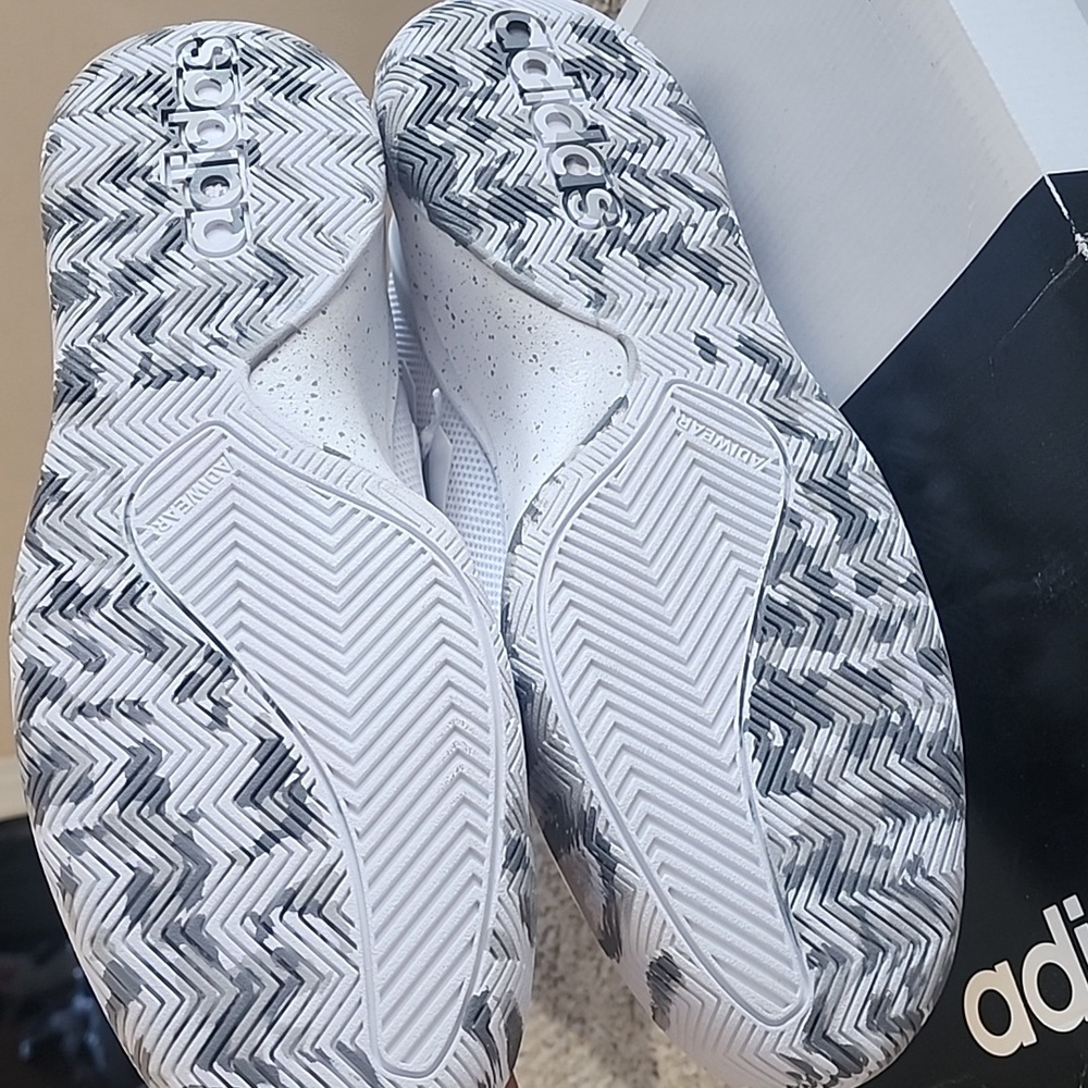 Adidas RunTheGame basketball shoes in"White/Grey Mens Size 13 - Picture 8 of 9